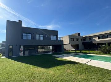Casa · 156m² · 4 Ambientes · 2 Cocheras · Casa en Venta Barrio El Rebenque Canning