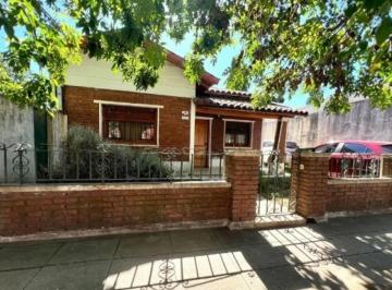 Casa · 180m² · 4 Ambientes · Casa 3 Ambientes