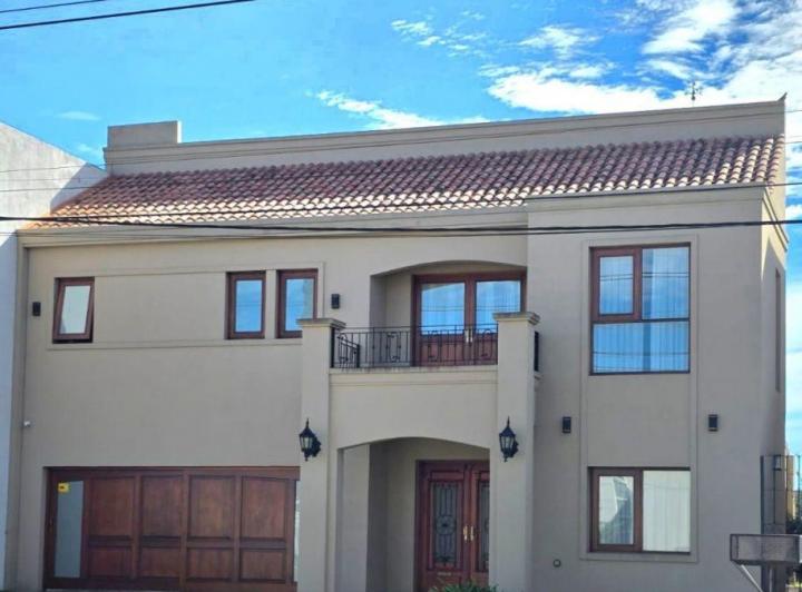 Casa · 350m² · 6 Ambientes
