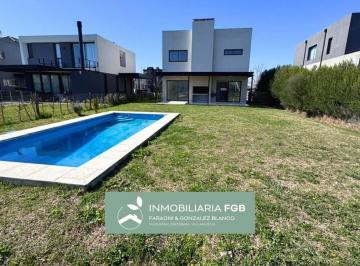 Casa · 160m² · 5 Ambientes · 4 Cocheras · Casa con Pileta en Alquiler en Barrio Araucarias | Puertos del Lago | Escobar | Ingreso Inmediato |