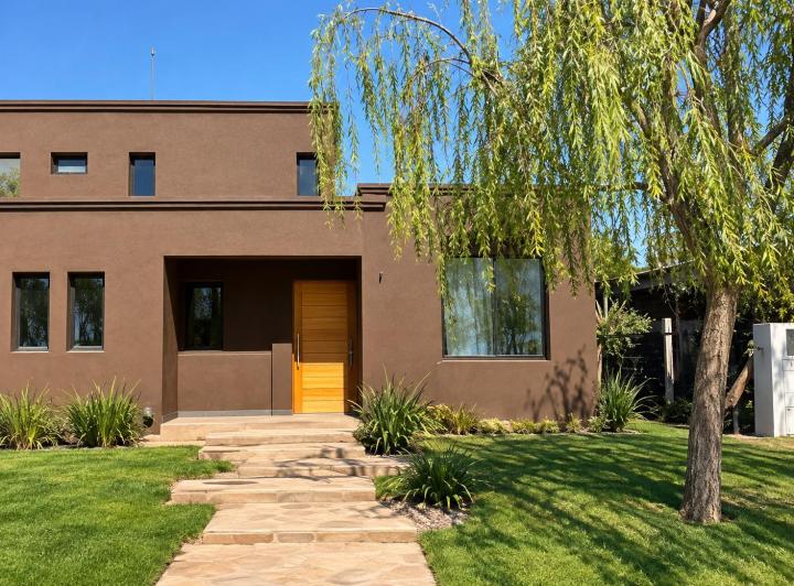 Casa · 190m² · 8 Ambientes · 2 Cocheras
