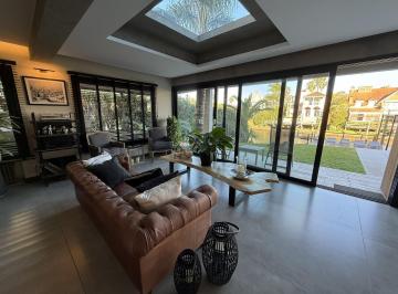 Casa · 367m² · 6 Ambientes · 8 Cocheras · Venta de Casa en Barrio Náutico Marina del Sol Victoria