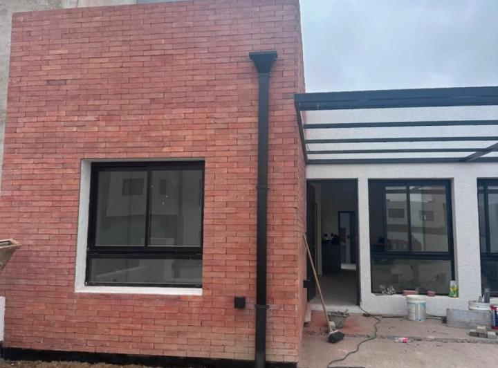 Casa · 90m² · 5 Ambientes · 1 Cochera