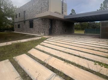 Casa · 200m² · 3 Ambientes · 2 Cocheras · Venta Casa de Categoría Villa San Miguel, Los Molinos