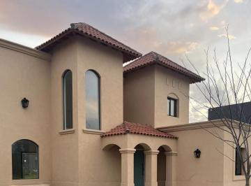 Casa de 8 ambientes, Pilar · Casa Venta Barrio San Pablo 5 Cuartos Estilo Colonial