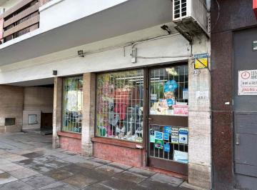 Local comercial · 43m² · Local Sobre Av Gaona, Doble Vidriera Apto Crédito