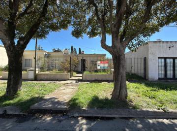 Casa · 70m² · 3 Ambientes · 1 Cochera · Casa en Venta en Benito Juarez