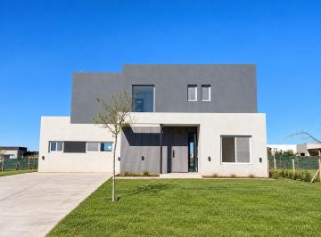 Casa · 215m² · 5 Ambientes · Casa en Venta en Puertos, Escobar, G. B. a. Zona Norte