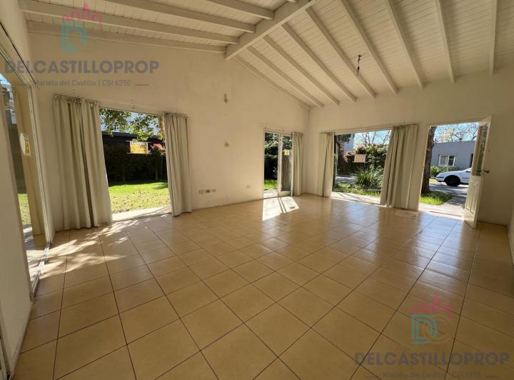 Casa · 180m² · 4 Ambientes · 2 Cocheras