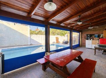 Casa · 107m² · 4 Ambientes · 1 Cochera · Venta Casa 3 Dorm. - Pileta - Quincho - Cochera