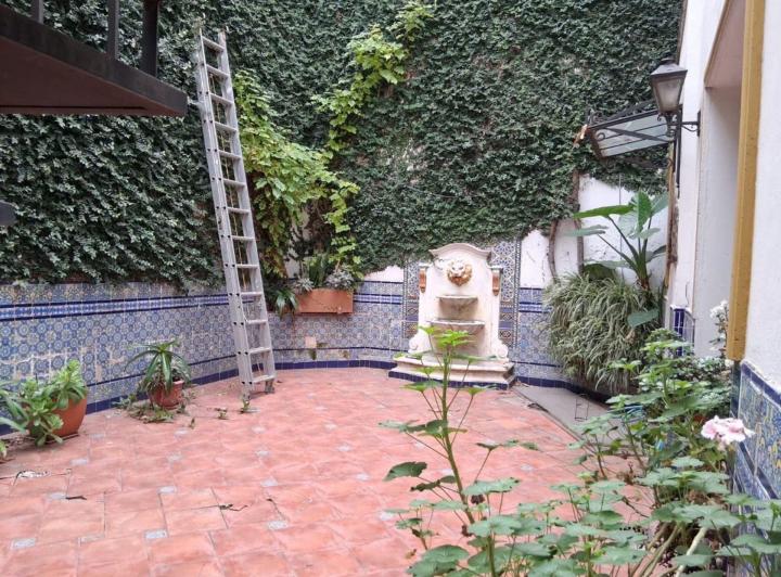 Casa · 304m² · 10 Ambientes · 1 Cochera