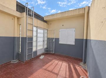 PH de 2 ambientes, General San Martín · Alquiler 2 Amb. Sin Expensas con Patio