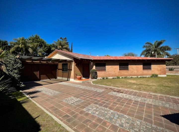 Casa · 520m² · 5 Dormitorios · 2 Cocheras