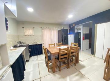 Casa · 92m² · 4 Ambientes · 1 Cochera · Casa en Venta - Los Hornos
