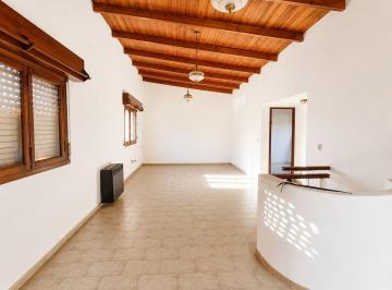 Casa · 242m² · 6 Ambientes · 1 Cochera · Casa en Venta Florencio Varela