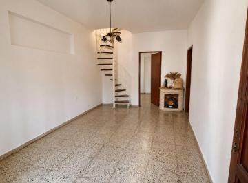 Casa · 242m² · 6 Ambientes · 1 Cochera · Casa en Venta Florencio Varela