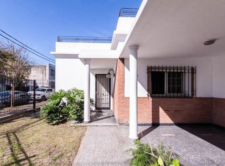 Casa · 130m² · 3 Ambientes · 2 Cocheras
