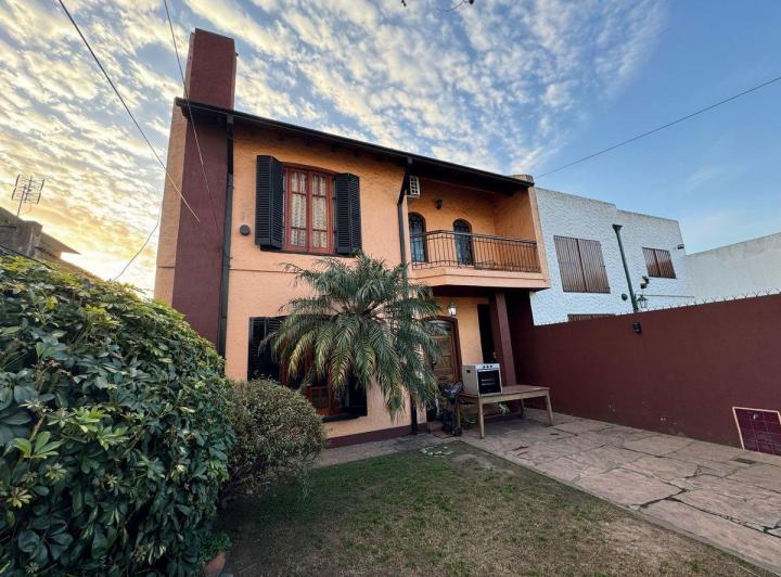 Casa · 285m² · 5 Ambientes · 3 Cocheras