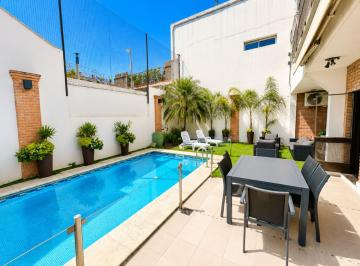 Casa · 287m² · 5 Ambientes · 2 Cocheras · Venta Casa Coghlan 5 Amb Pileta Parrilla 2 Coch.