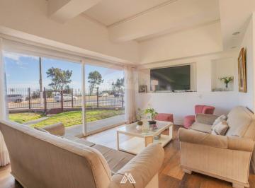 Casa · 338m² · 5 Ambientes · 1 Cochera · Residencia Exclusiva en Rambla de Punta Gorda