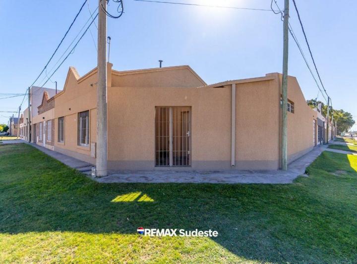 Casa · 140m² · 3 Ambientes · 2 Cocheras