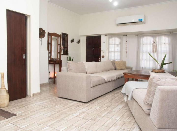 Casa · 244m² · 5 Ambientes · 3 Cocheras