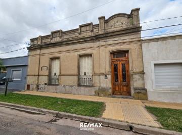 Casa · 164m² · 3 Ambientes · Venta Casa Tres Dorm. y Patio en Rojo Apta Credito