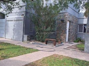 Casa · 188m² · 8 Ambientes · Origo Negocios Inmobiliarios Vende Hermosa Propiedad en Barrio Terruños