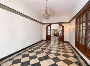 Casa · 270m² · 5 Ambientes · 3 Cocheras · Casa Venta C/ Jardin y Terraza Cocheras Quincho