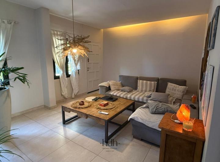 Casa · 300m² · 5 Ambientes · 2 Cocheras