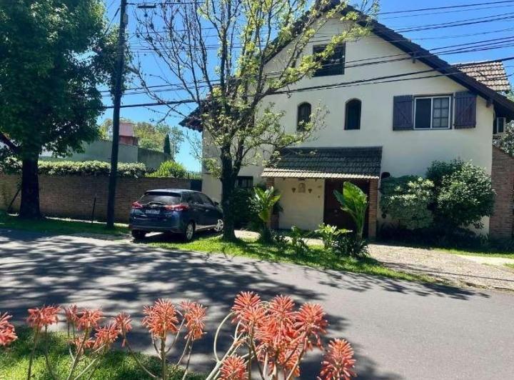 Casa · 250m² · 5 Ambientes