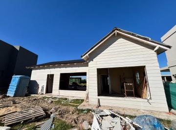 Casa · 107m² · 3 Ambientes · 3 Cocheras · Casa Venta en Obra en El Barrio Santa Ana, Villanueva
