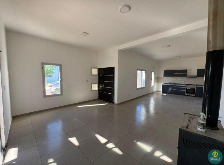 Casa · 122m² · 5 Ambientes · 2 Cocheras