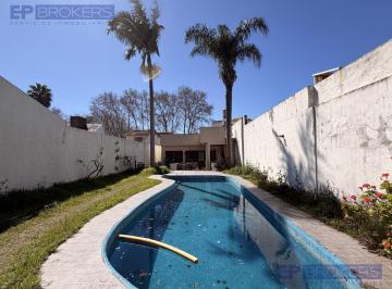 Casa · 160m² · 4 Ambientes · 1 Cochera · Casa en Venta 4 Ambientes en Florida con Pileta Lote 500 m