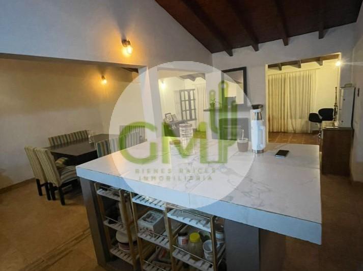 Casa · 210m² · 6 Ambientes