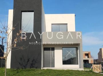 Casa · 165m² · 5 Ambientes · 3 Cocheras · Venta Casa - Santa Elena - Pilar del Este / Zelaya