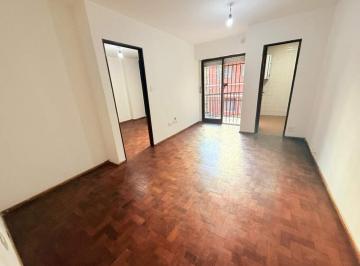 Departamento · 50m² · 3 Ambientes · Departamento de 1 Dormitorio Al Lateral con Balcón. Bv. San Juan 637. Centro