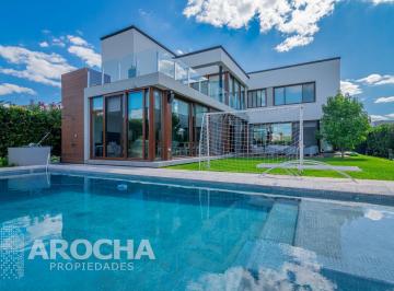 Casa · 5 Ambientes · 3 Cocheras · Casa en Nuevo Quilmes