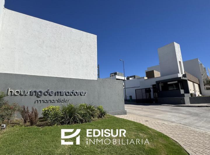 Casa · 104m² · 4 Ambientes · 1 Cochera