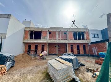 PH · 184m² · 3 Dormitorios · 2 Cocheras · PH en Prados de Manantiales