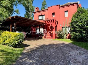 Casa · 154m² · 5 Ambientes · 2 Cocheras · Casa en Venta 5 Ambientes en Haras Maria Elena