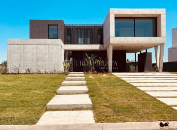 Casa · 276m² · 6 Ambientes · 2 Cocheras · Casa en Venta en Pilara con Vista a La Laguna