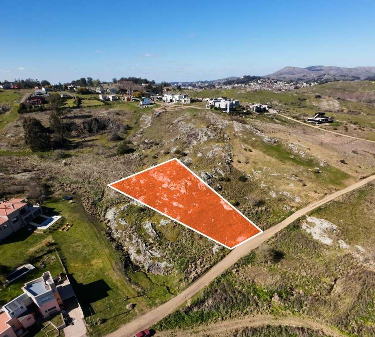 Lote de 2768m² en Barrio Entre Sierras