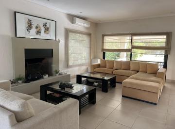 Casa · 1000m² · 6 Ambientes · 2 Cocheras · Lindisima Casa en Alquiler en Enero y Febrero!