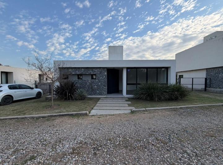 Casa · 230m² · 5 Ambientes