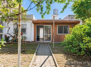 Casa · 115m² · 4 Ambientes · 1 Cochera · Casa 4 Ambientes en Sarandí - Avellaneda - Lote Propio - Fondo
