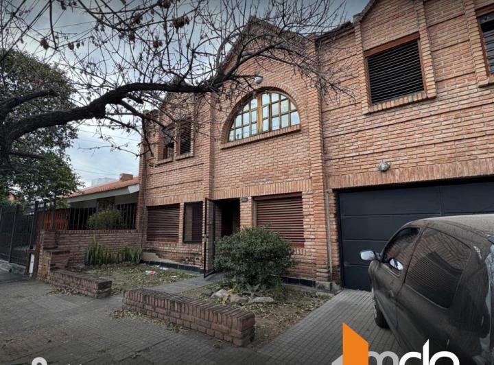 Casa · 270m² · 4 Dormitorios · 1 Cochera