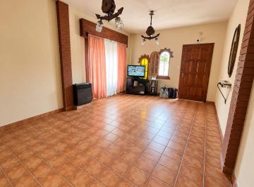 Casa · 155m² · 4 Ambientes · 2 Cocheras · Venta Casa 4 Amb - Hurlingham - Apta Créd.