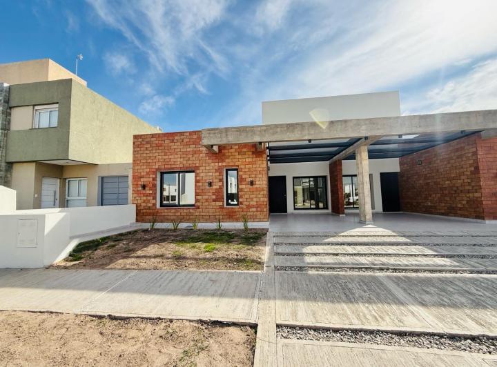 Casa · 105m² · 2 Ambientes · 1 Cochera
