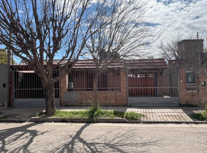 Casa · 75m² · 4 Ambientes · 1 Cochera